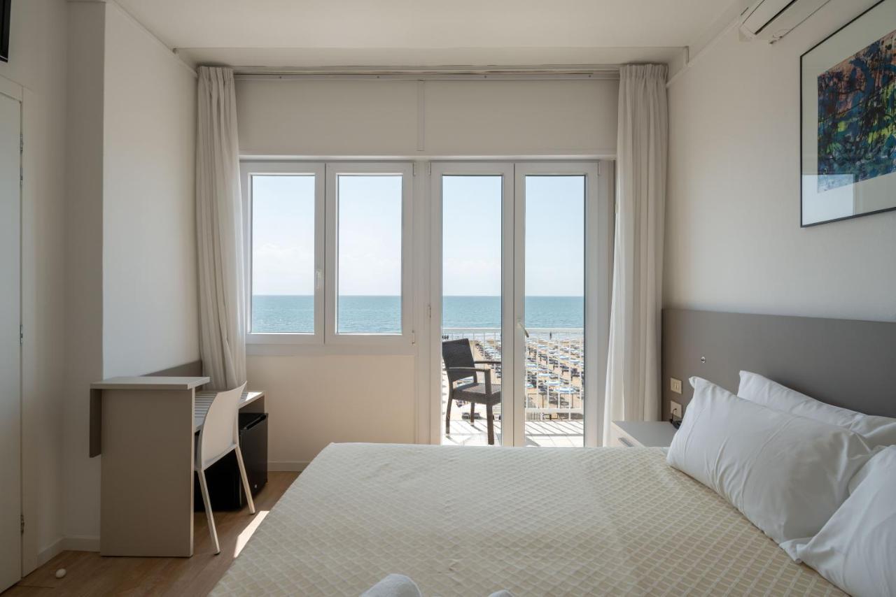 Hotel Boston 3 Stelle Superior Frontemare Lido di Jesolo Exterior foto