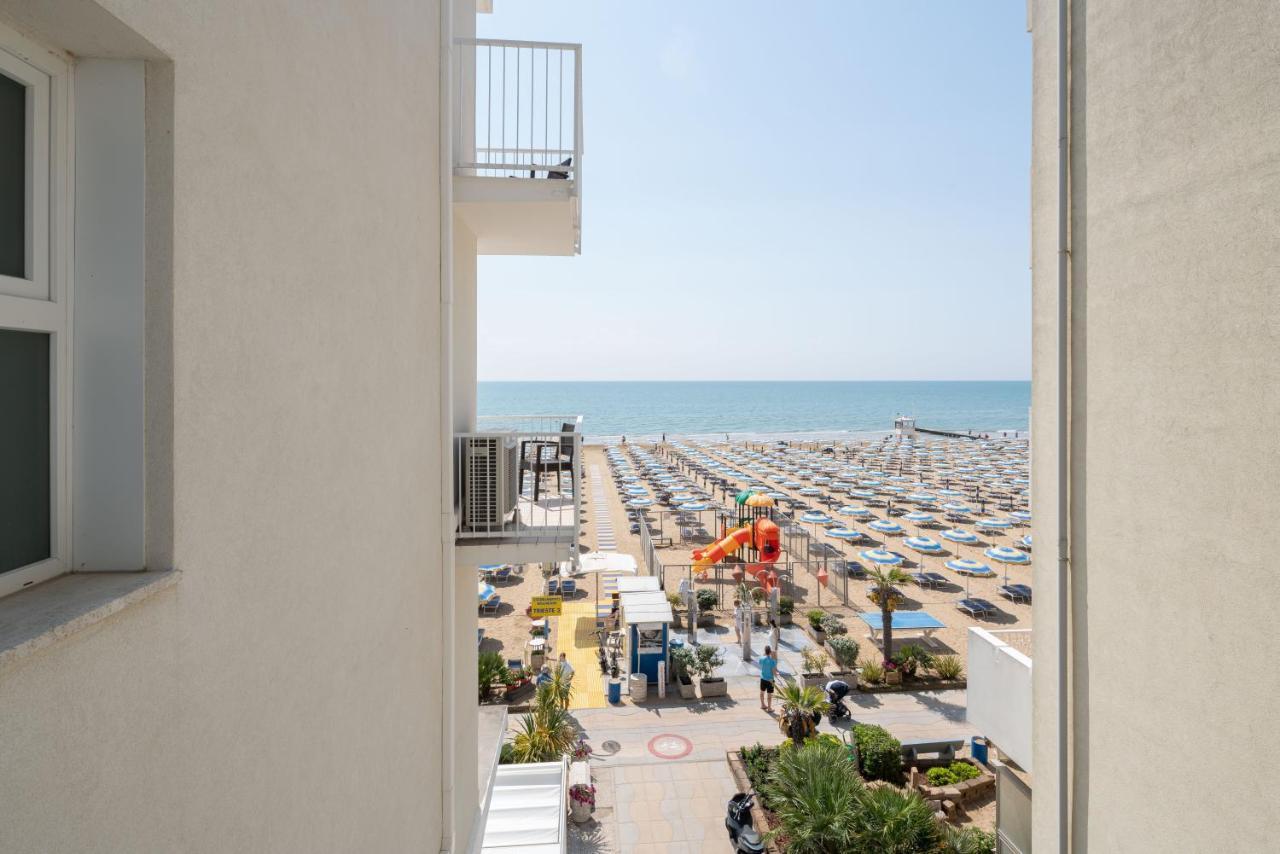 Hotel Boston 3 Stelle Superior Frontemare Lido di Jesolo Exterior foto